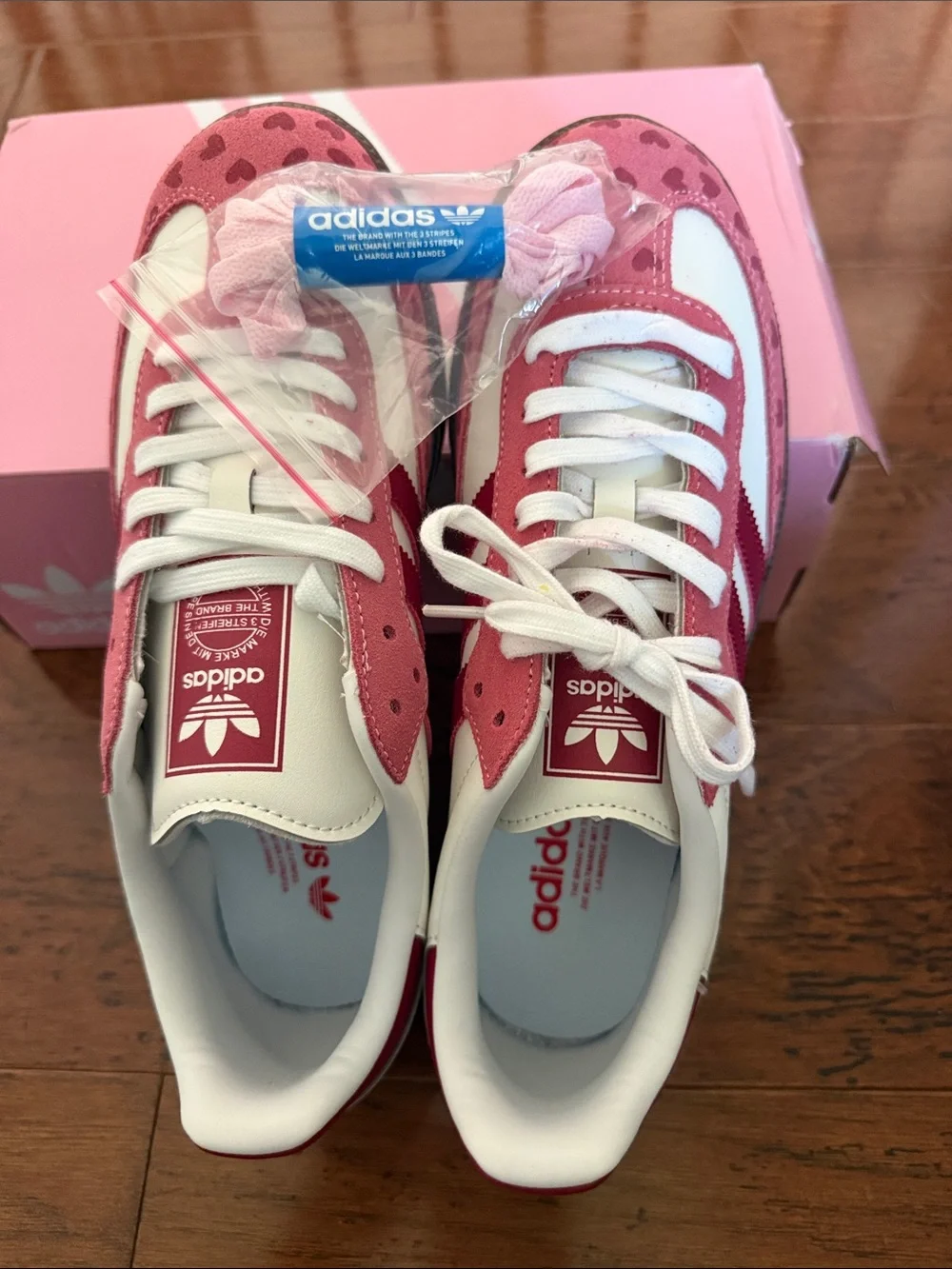 adidas Pink and White Heart-Print Low-Top Sneakers - Picture 4 of 7